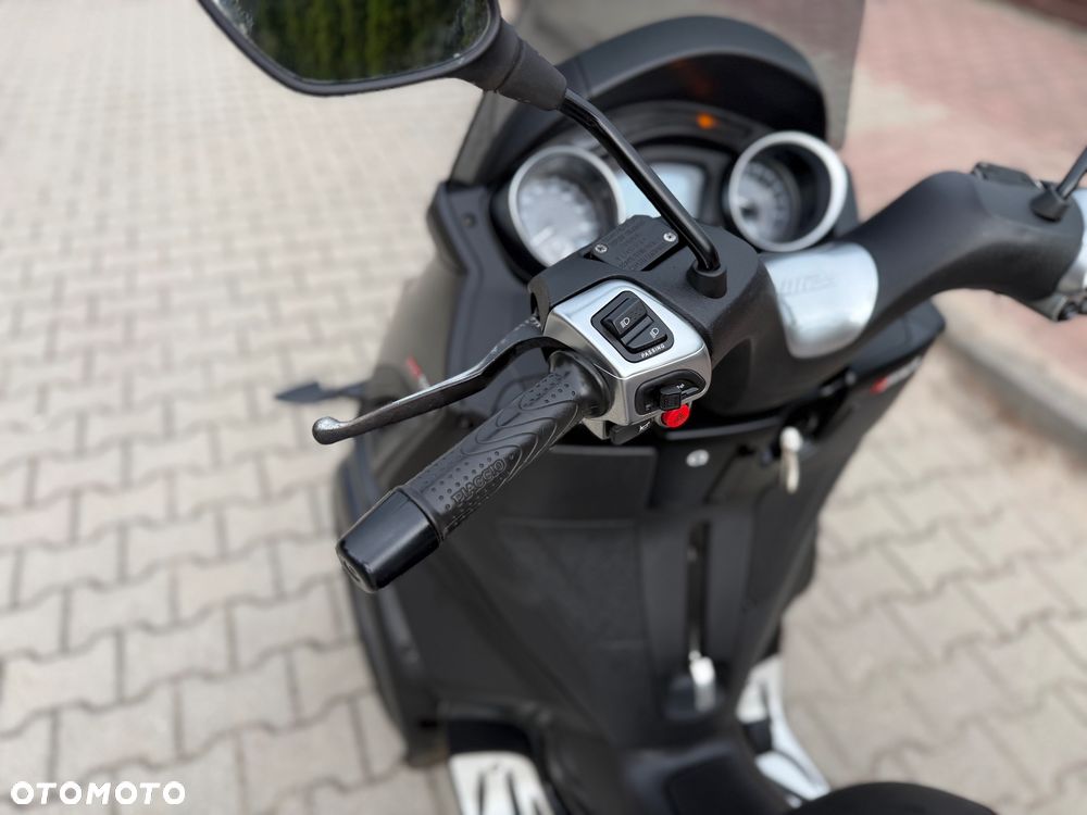 Piaggio MP-3 - 24