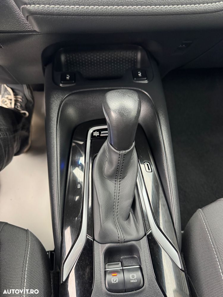 Toyota Corolla 1.8 HSD Business - 10