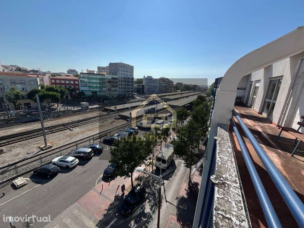 Apartamento T4 com 177m² no Edifício Babilónia - Venteira, Amadora! - Grande imagem: 2/45