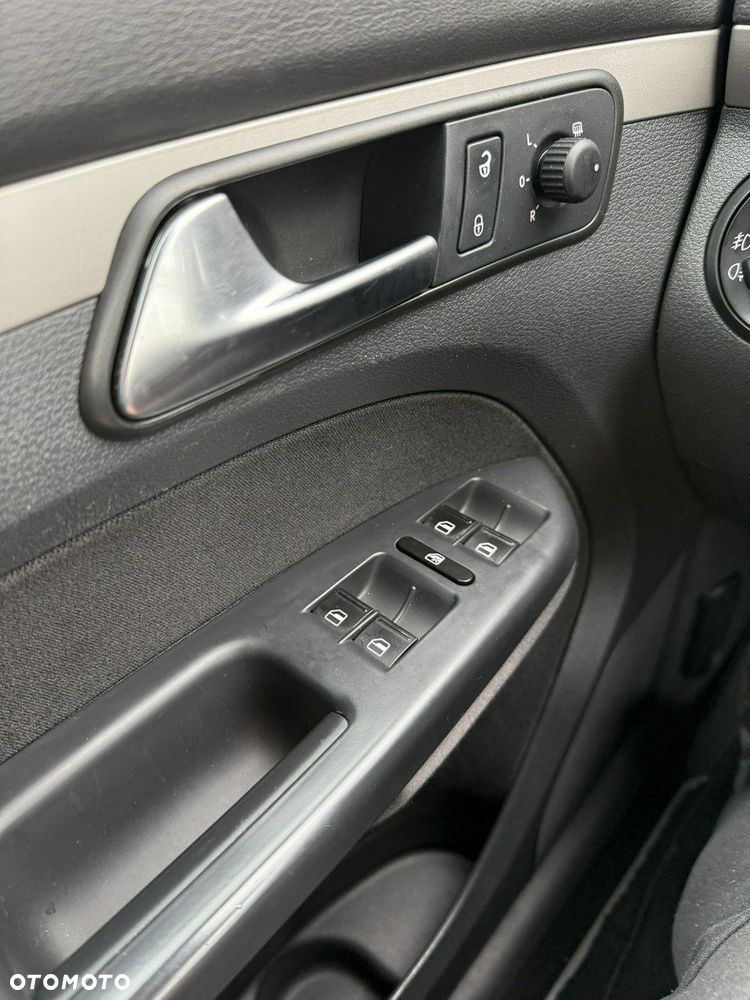 Volkswagen Touran - 10