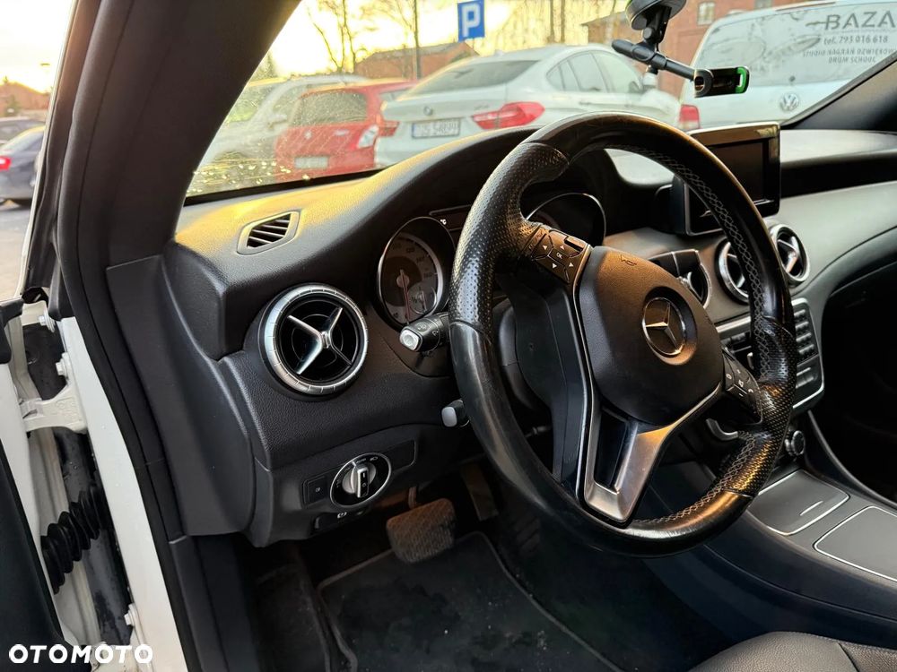 Mercedes-Benz CLA 250 7G-DCT - 11