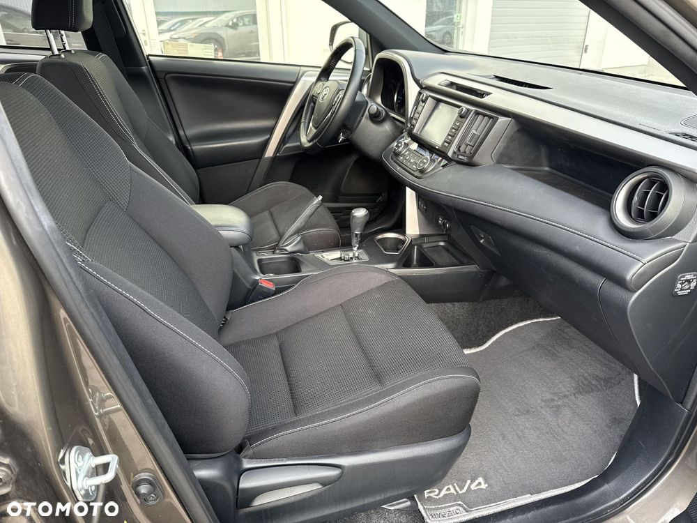 Toyota RAV4 Hybrid Premium 4x2 - 8