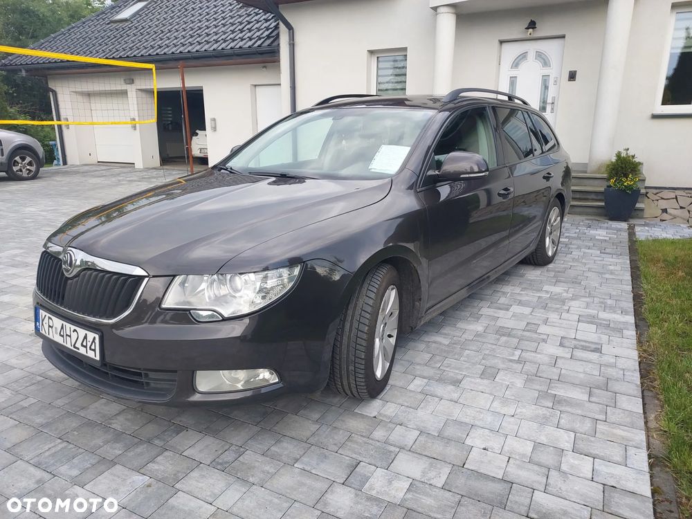 Skoda Superb 2011 photo 4