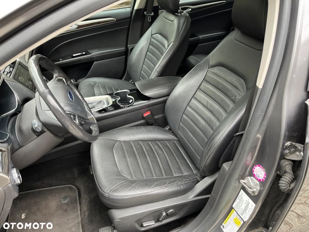 Ford Fusion - 26