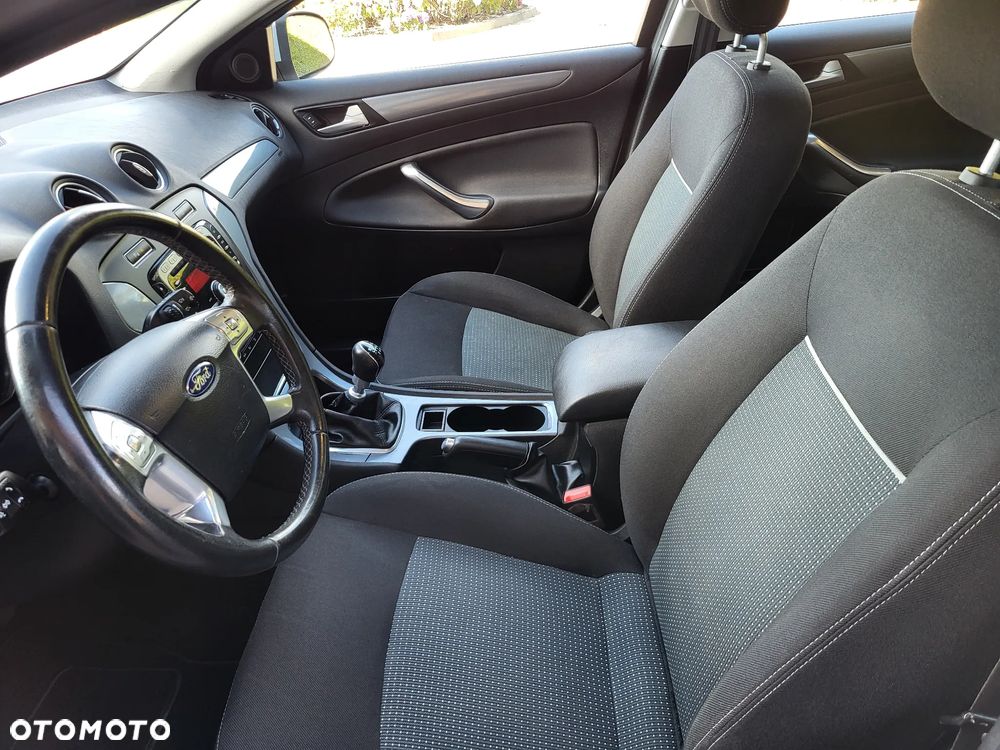 Ford Mondeo - 22