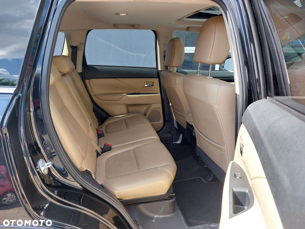 Mitsubishi Outlander - 32