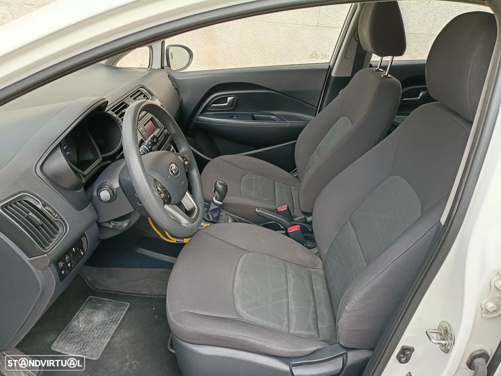 Kia Rio 1.1 CRDi LX ISG - 10