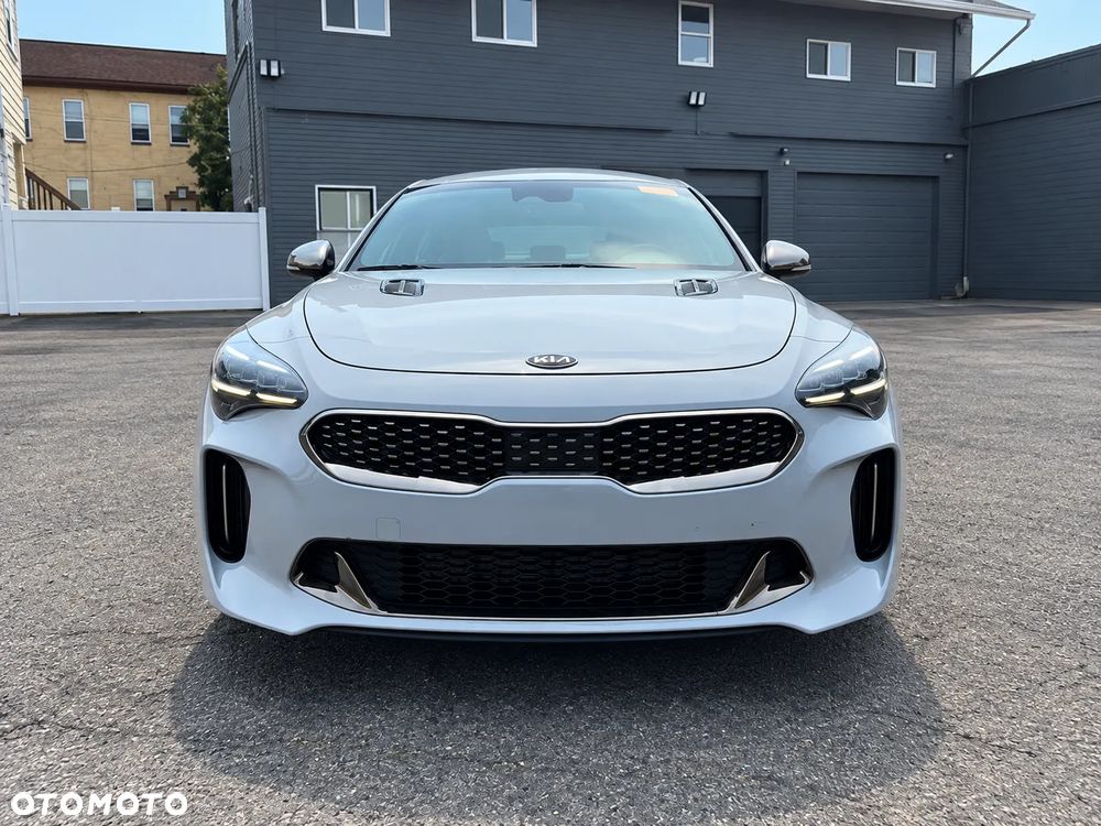 Kia Stinger - 2