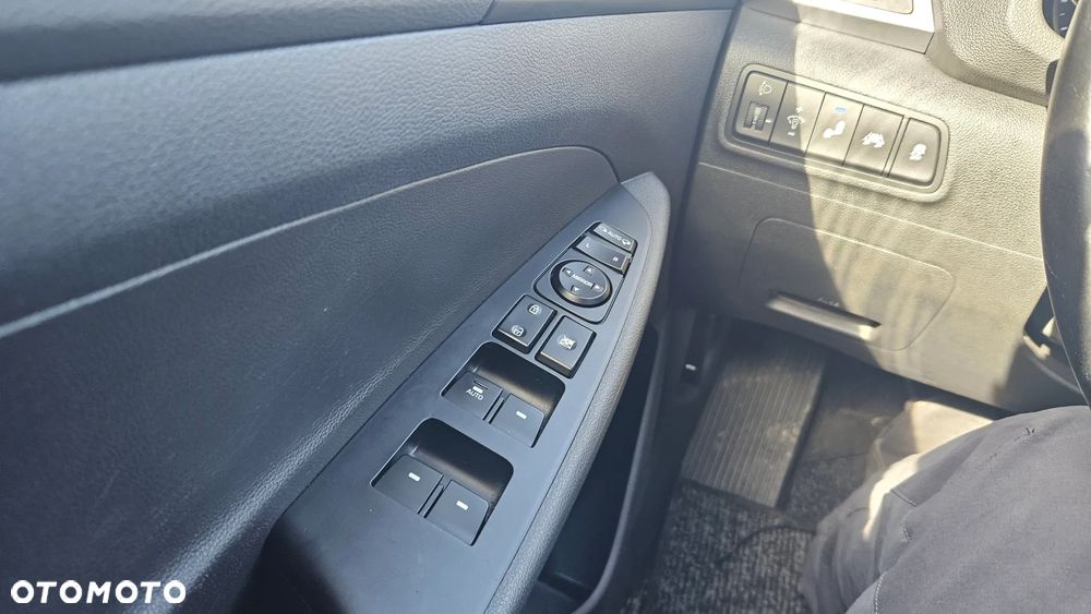 Hyundai Tucson blue 1.7 CRDi 2WD Style - 11