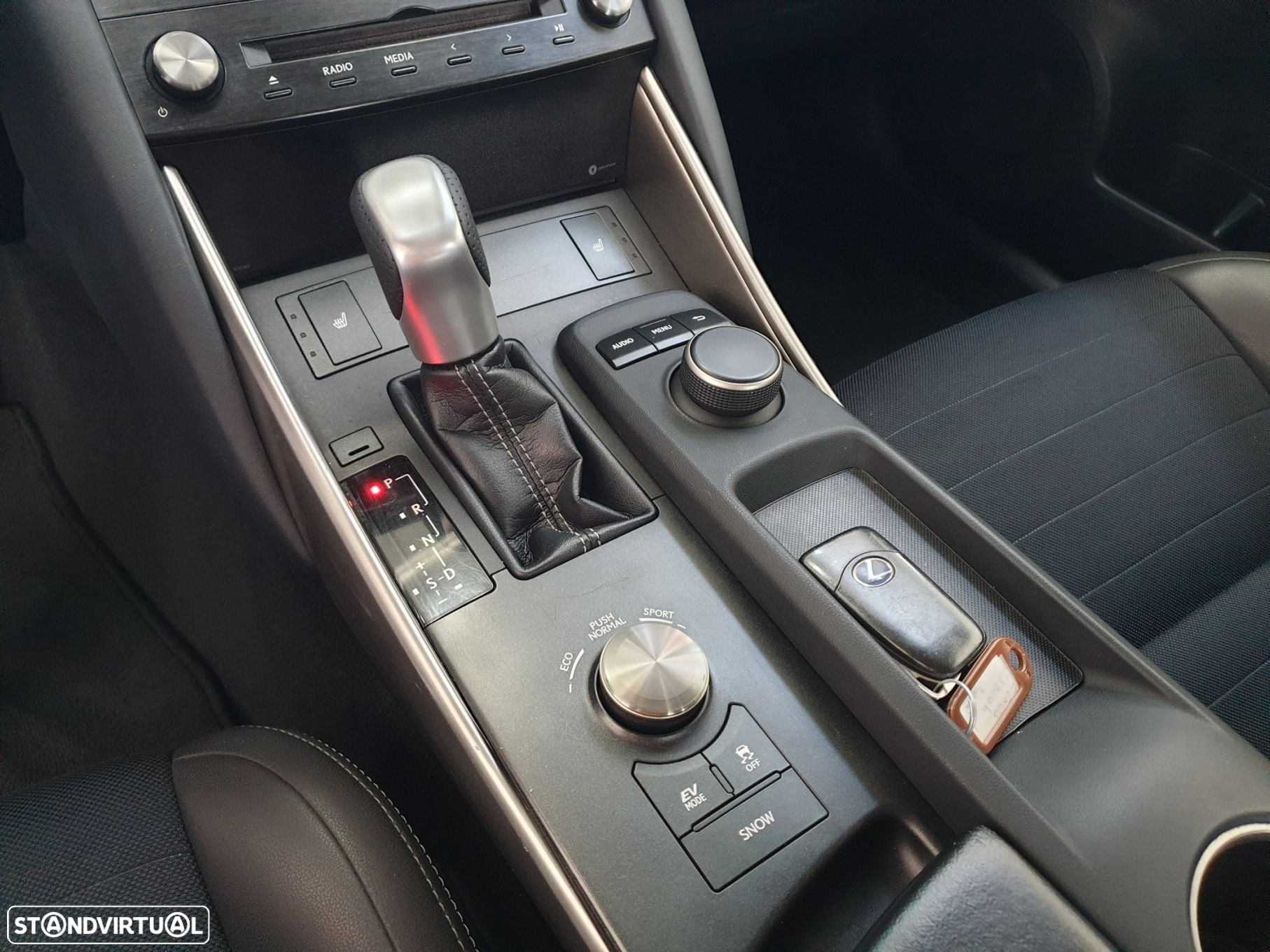 Lexus IS 300H Sport Edition - 18