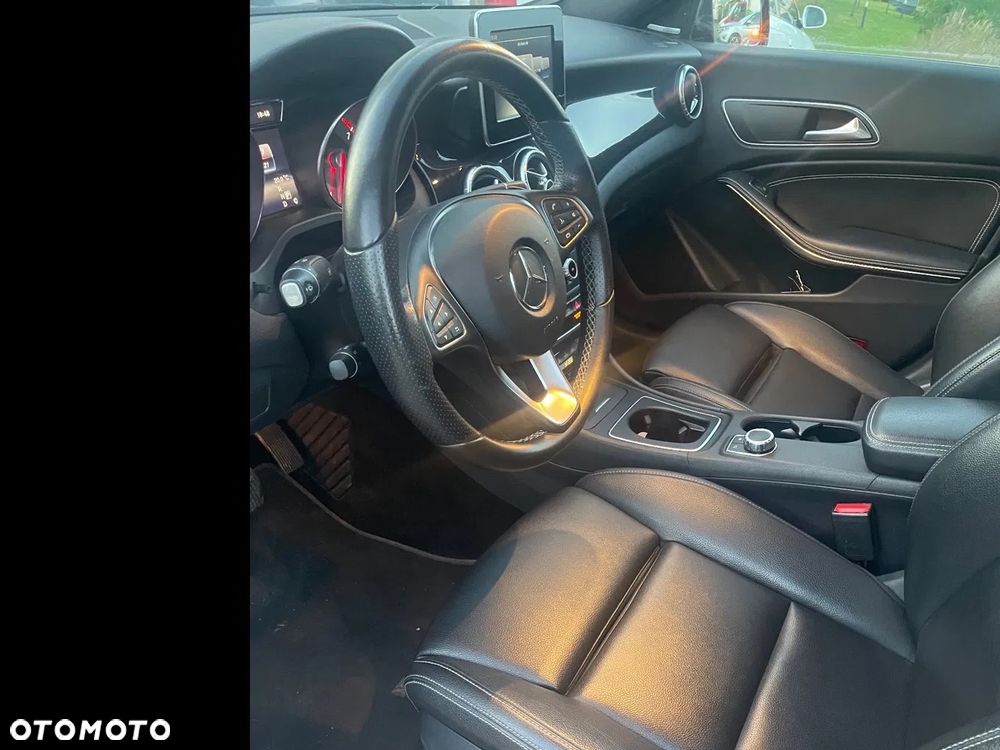 Mercedes-Benz CLA 250 4-Matic AMG Line - 8