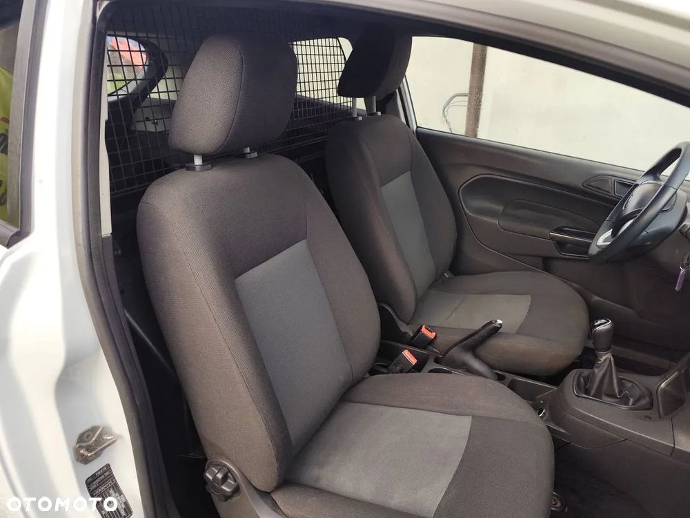 Ford Fiesta 1.5 TDCi Ambiente - 9