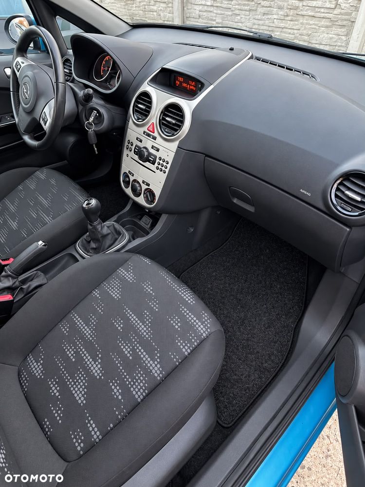 Opel Corsa 1.2 16V Essentia - 13