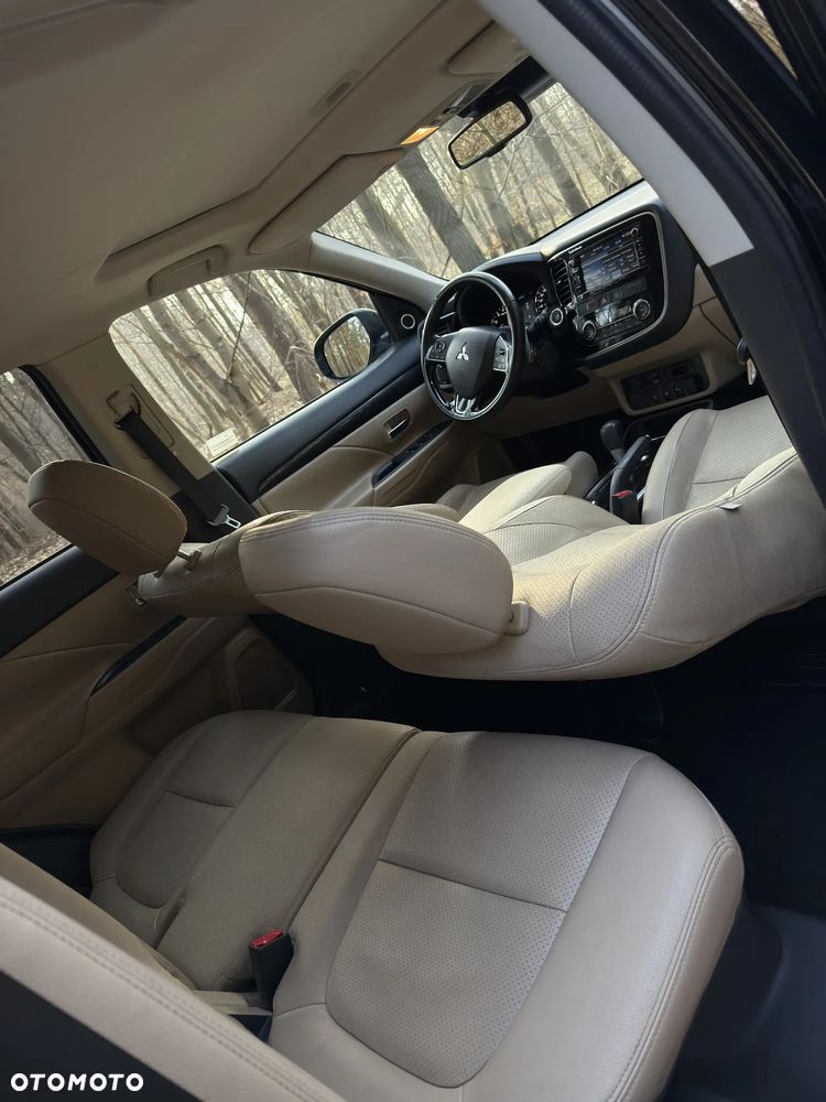 Mitsubishi Outlander 2.0 Intense + Navi 4WD CVT - 8