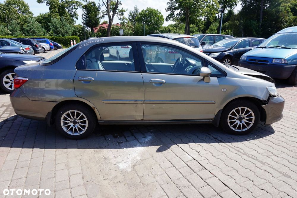 HONDA CITY IV 2007 NH701M 1.4 8V L13A8 82KM BEŻOWY na części - 6