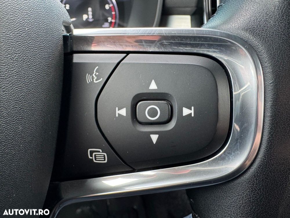Volvo XC 40 T3 AT8 Momentum - 16