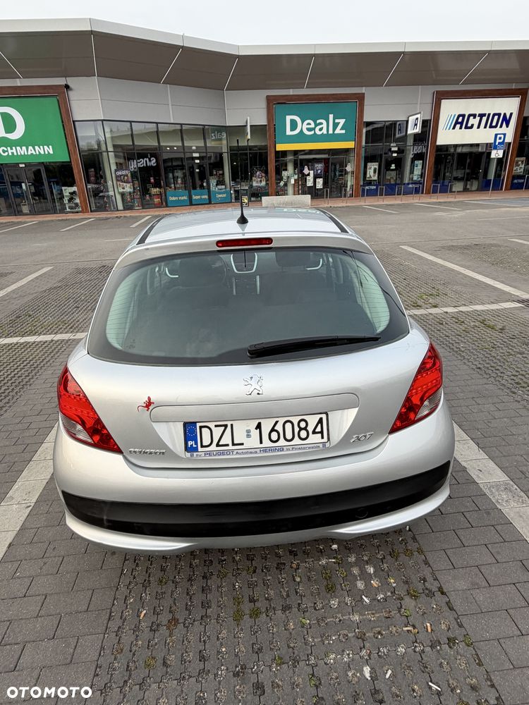 Peugeot 207 2010 photo 2