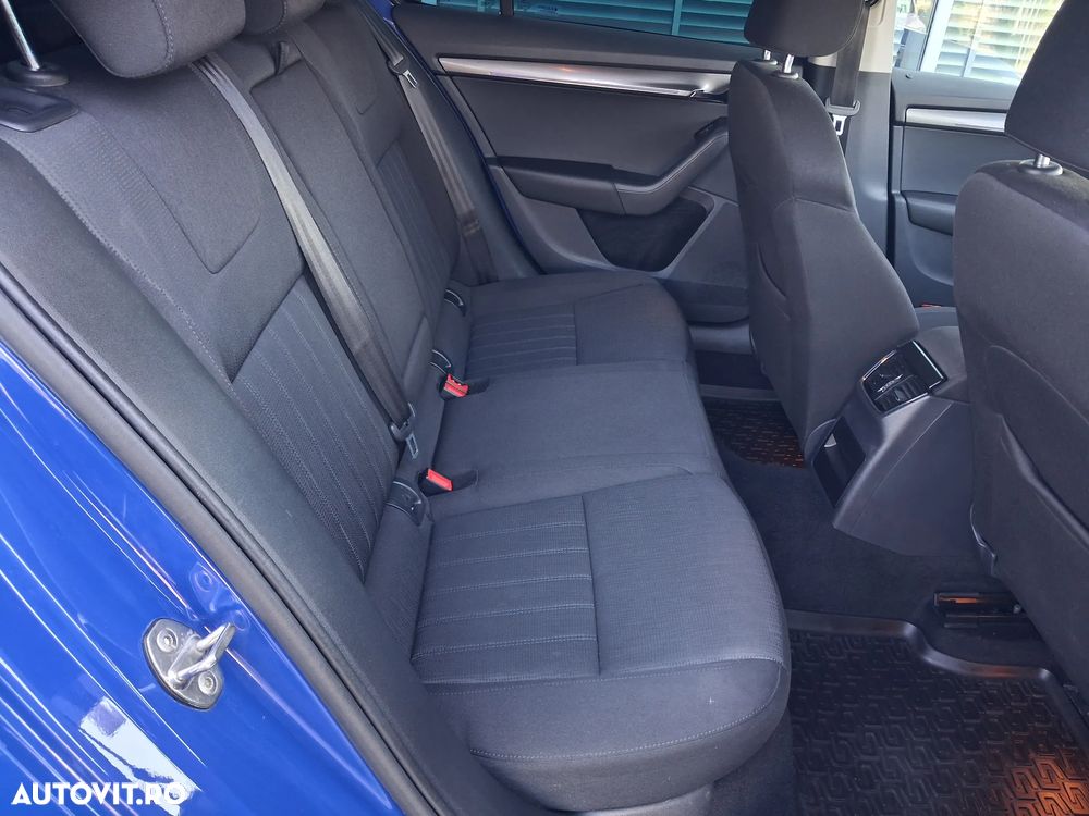 Skoda Octavia 2.0 TDI DSG 4X4 Style - 31