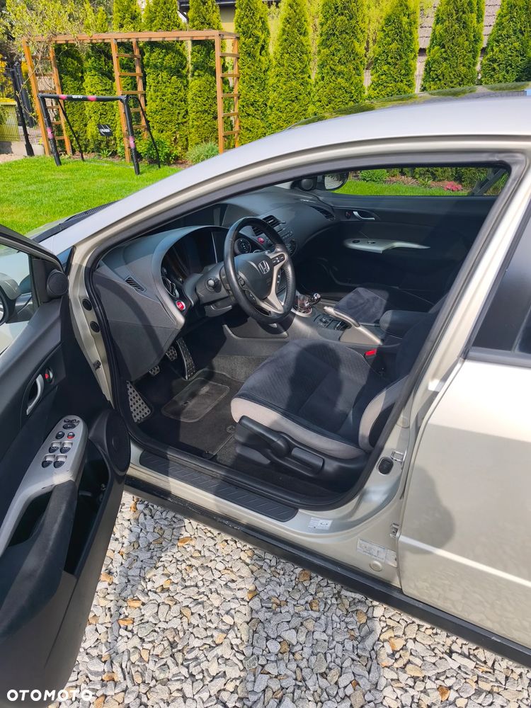 Honda Civic 1.8 Executive - 11