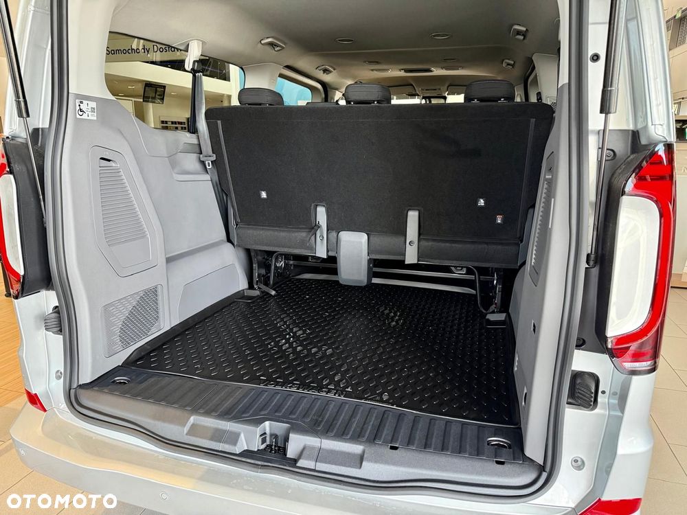 Volkswagen Caravelle - 8