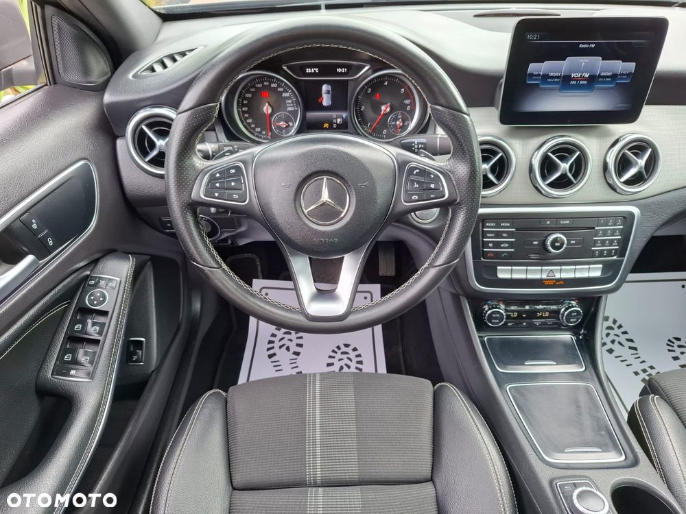 Mercedes-Benz GLA - 23