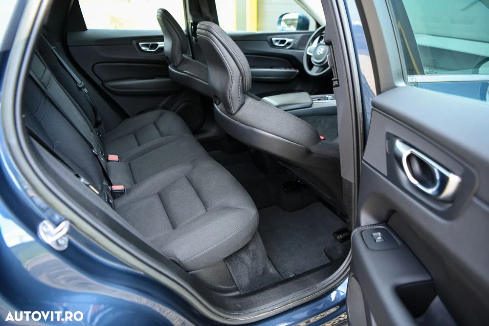 Volvo XC 60 B4 MHEV AT8 FWD Momentum - 13