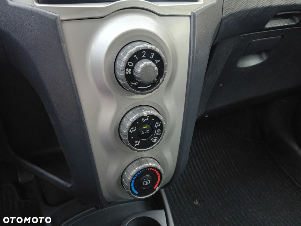Toyota Yaris 1.0 VVT-i Sol - 19