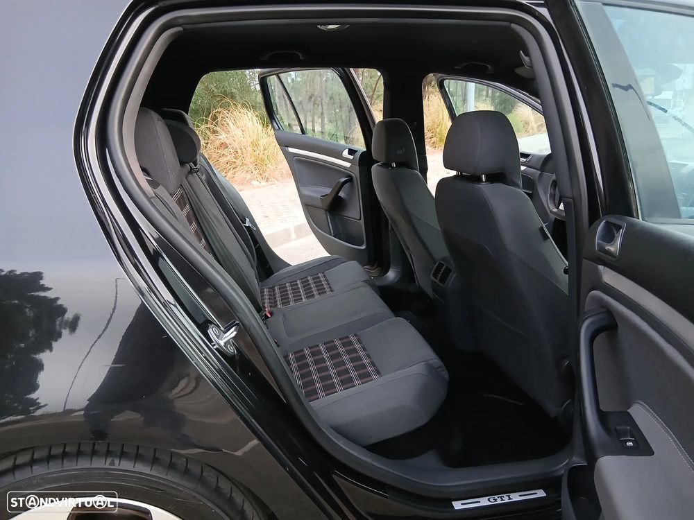 VW Golf 2.0 GTI - 11