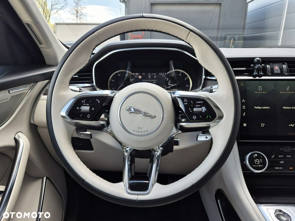 Jaguar F-Pace - 28
