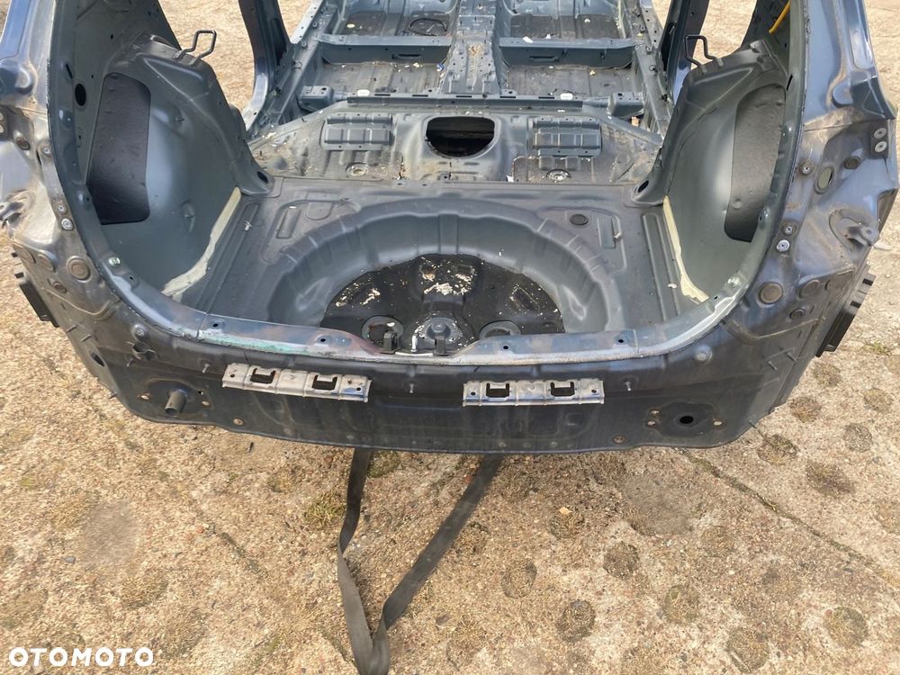 HYUNDAI I30 III HB TYŁ PAS TYLNY PODŁOGA BAGAŻNIKA WANNA SG5 21-24 - 2