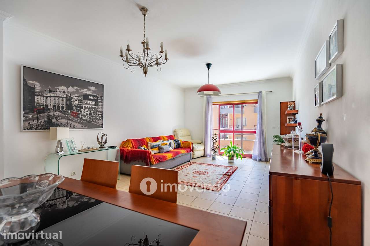 Apartamento T3 com áreas amplas, varandas e arrecadação, em Alverca - Grande imagem: 3/50