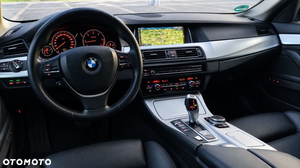 BMW Seria 5 525d Luxury Line - 6
