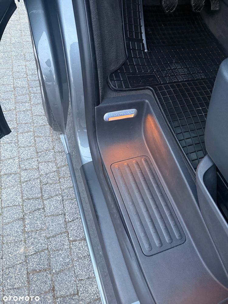 Volkswagen Multivan - 22