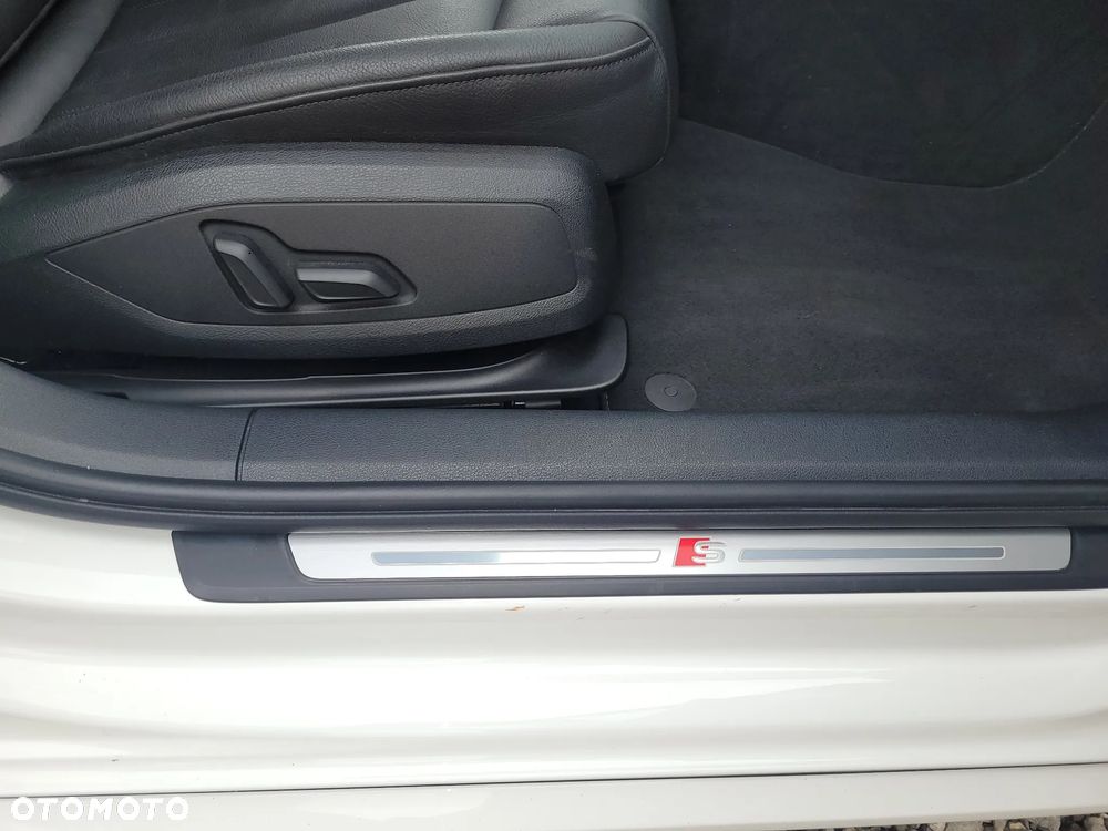 Audi A4 Limousine 2.0 TFSI ultra S tronic - 15