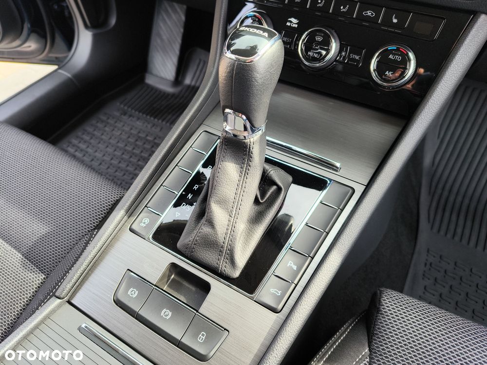 Skoda Superb 1.5 TSI Style DSG - 24