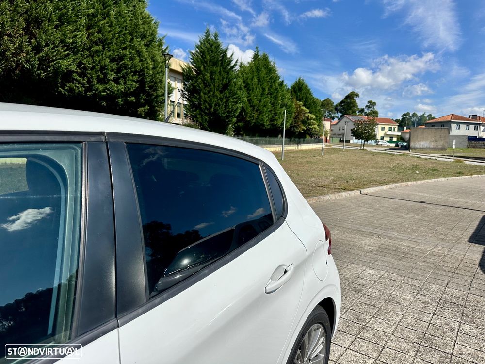 Peugeot 208 1.2 PureTech Signature - 14