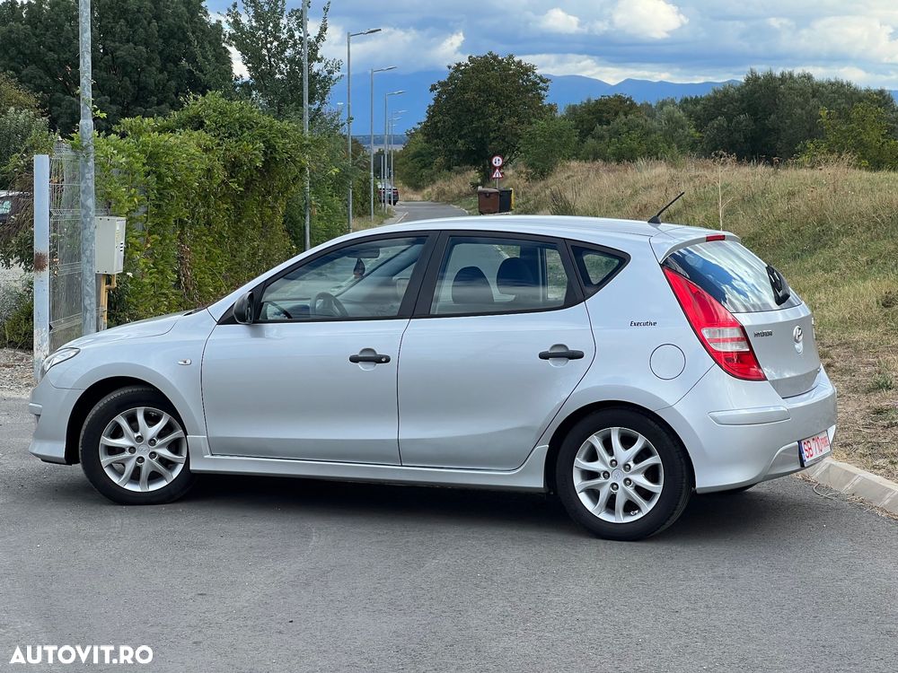 Hyundai i30 1.6 CRDI FIFA WM Edition - 5