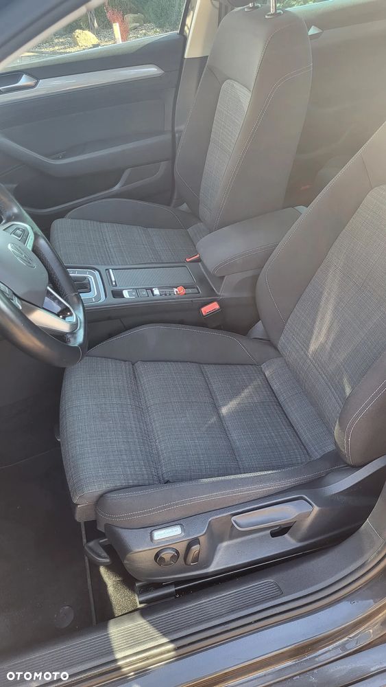 Volkswagen Passat - 11
