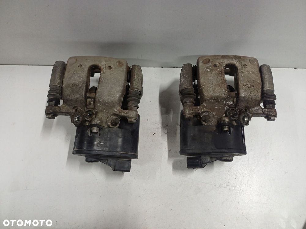 zacisk lewy prawy tyl VOLVO S60 II TRW - 3