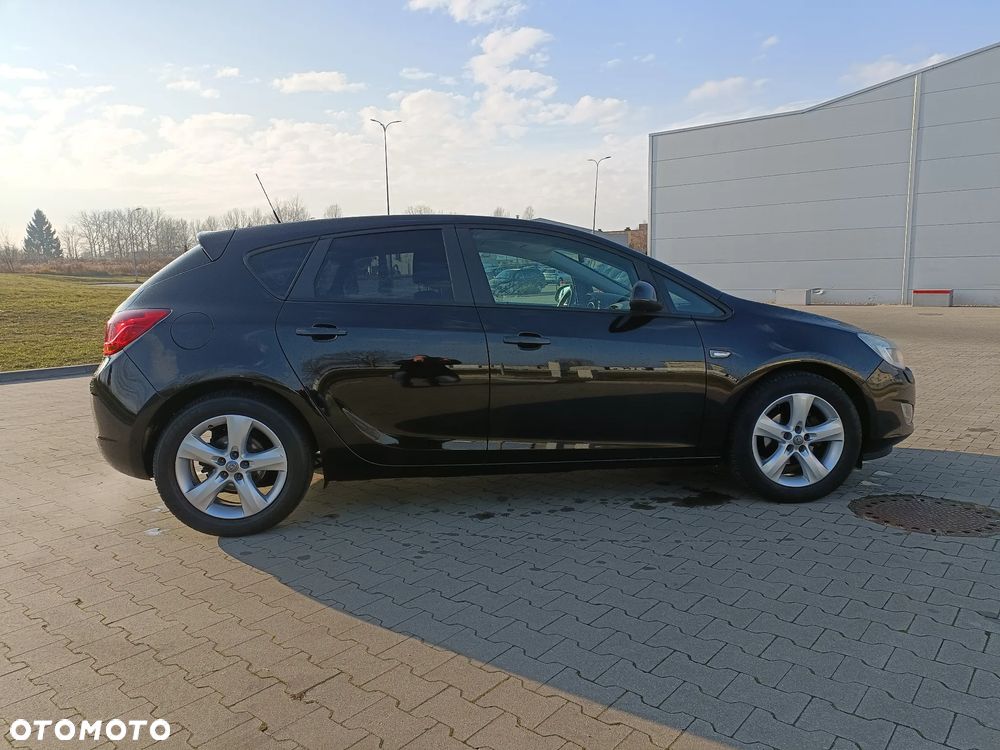 Opel Astra 1.6 Design Edition - 6