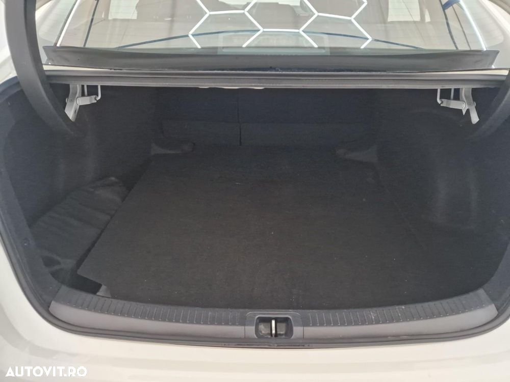 Toyota Corolla 1.8 HSD Business - 10