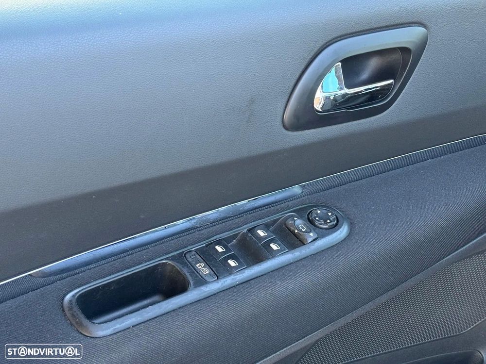 Peugeot 3008 1.6 e-HDi Allure 2-Tronic - 4