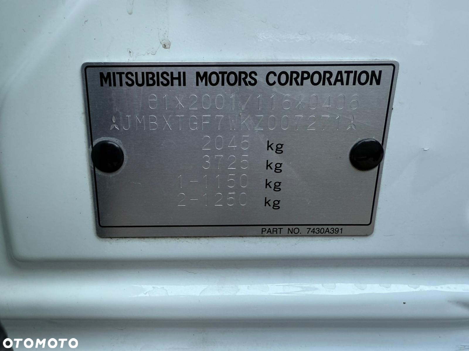 Mitsubishi Outlander 2.0 Instyle Navi 4WD CVT - 24