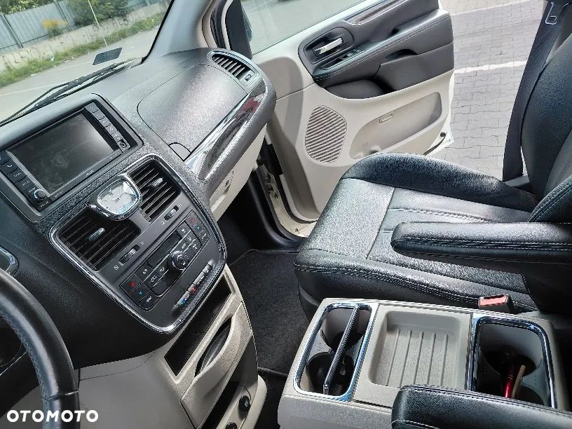 Chrysler Town & Country 3.6 Limited - 4