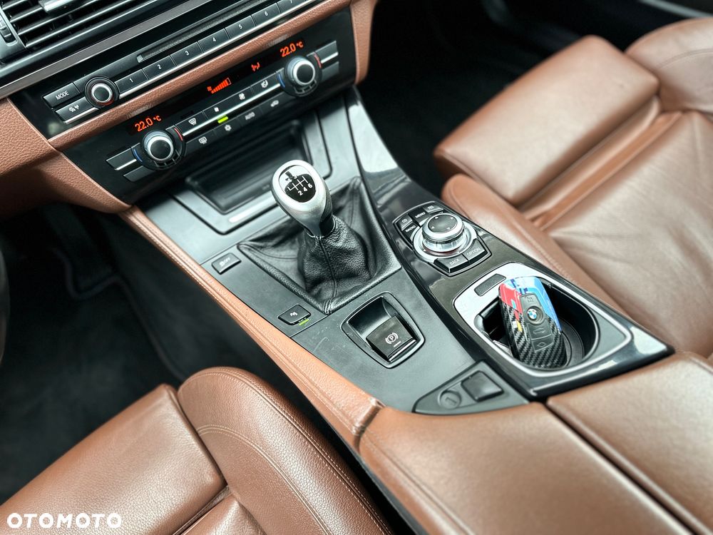 BMW Seria 5 520d - 25