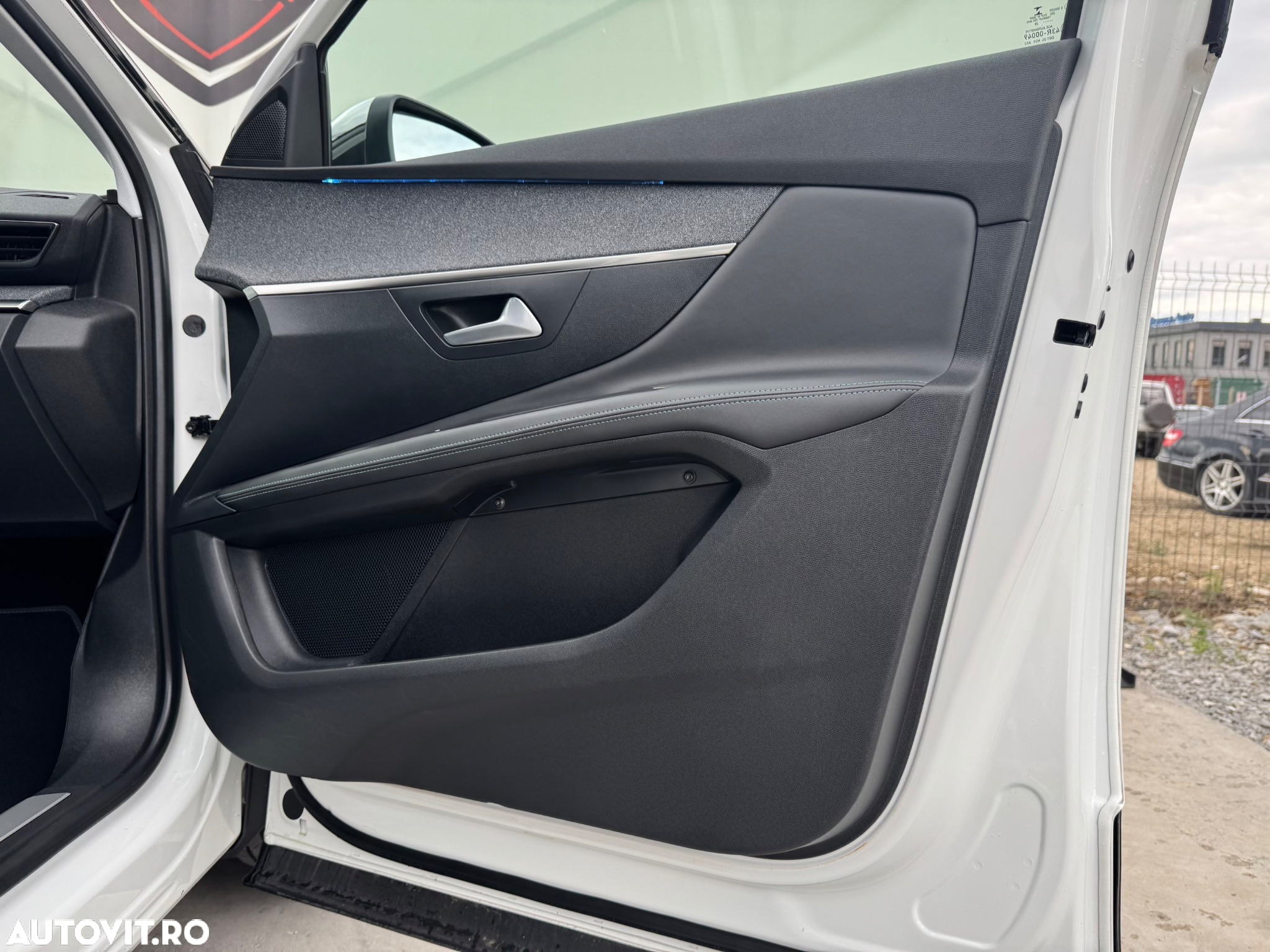 Peugeot 3008 BlueHDi 130 Stop & Start EAT8 Roadtrip - 24