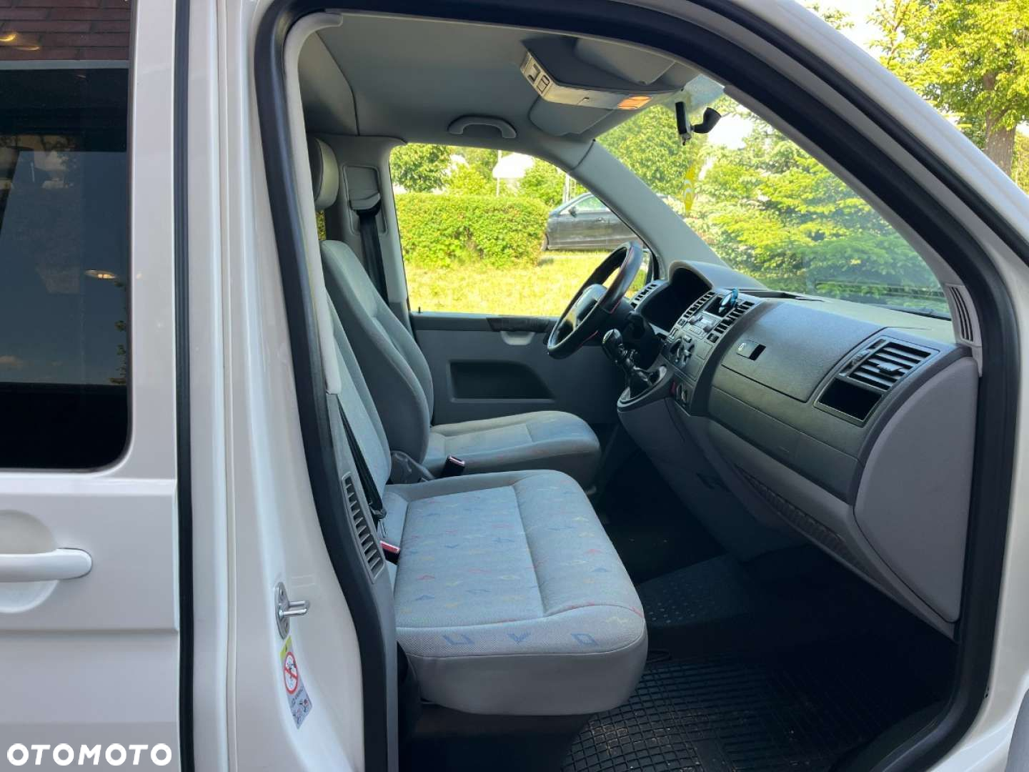 Volkswagen Caravelle - 16
