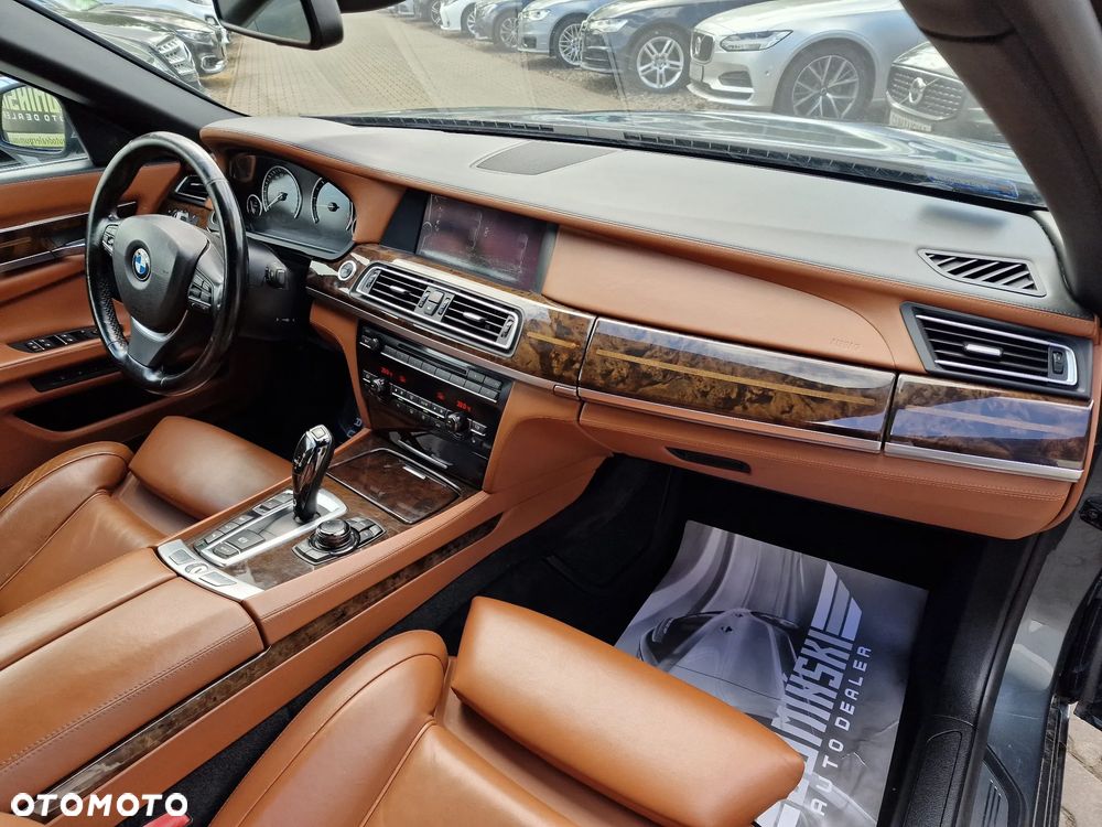 BMW Seria 7 740d - 27