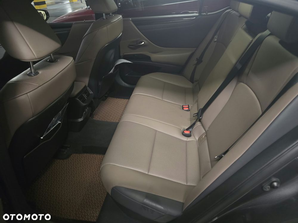 Lexus ES 300h Business Edition - 8