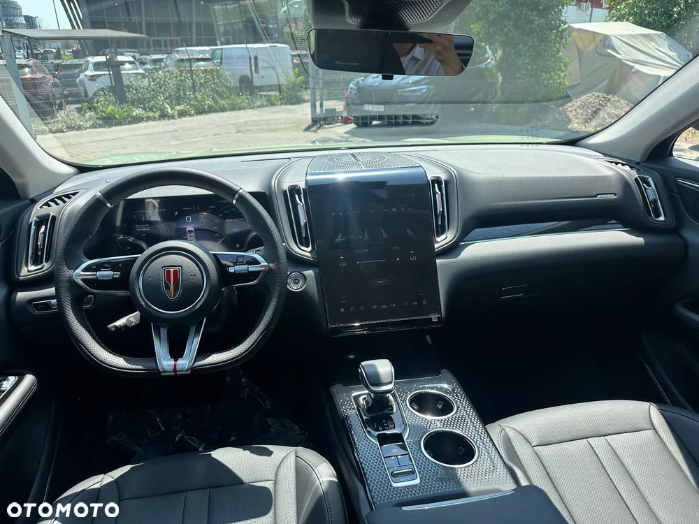 Hongqi HS3 - 10